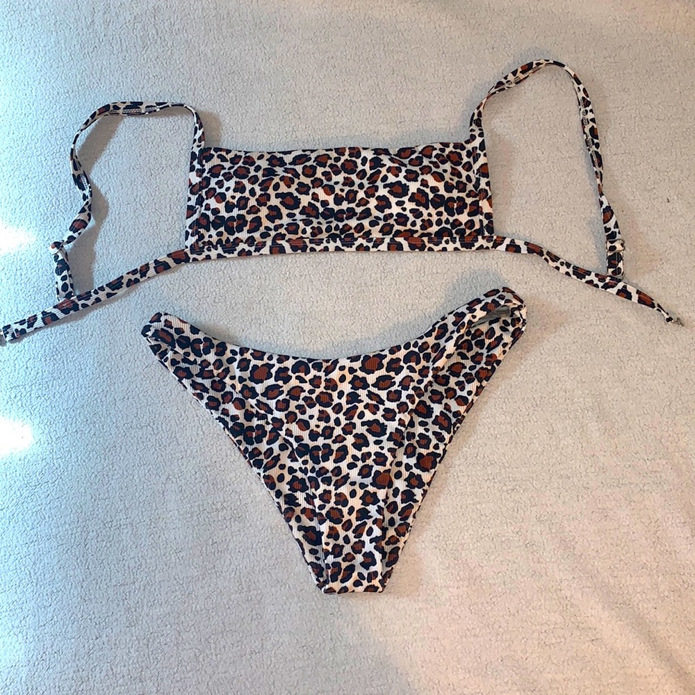 Leopard-print bikini